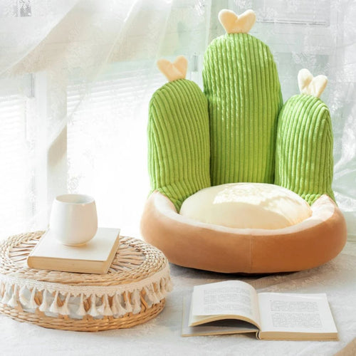 Coussin de Lecture au Design de Cactus autour d'autres objets
